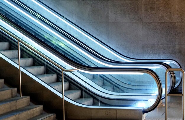 Foto rolltreppe am u-bahn-bahnhof