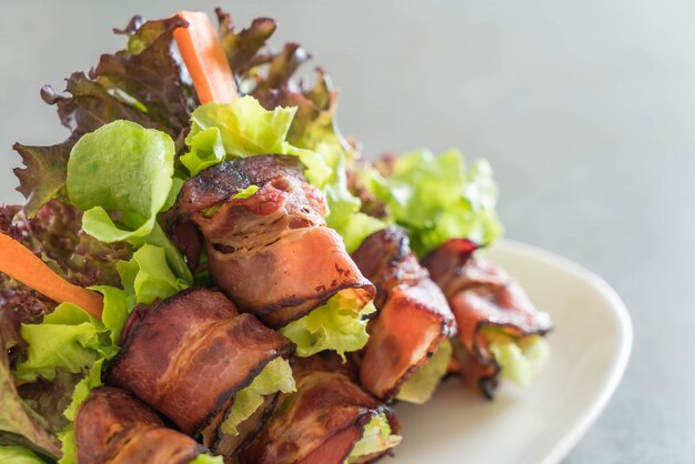 rolo de salada com bacon