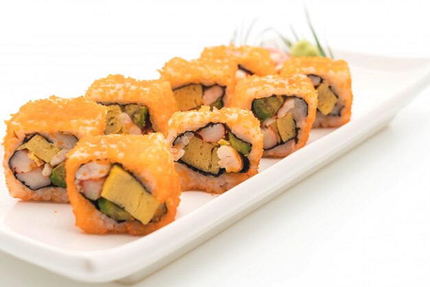 rolo de sushi califórnia