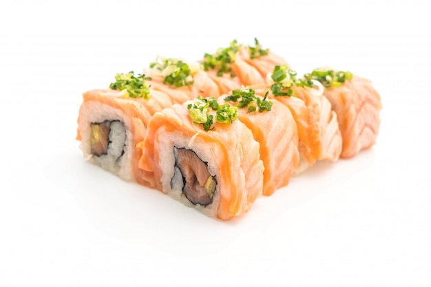 rolo de sushi de salmão grelhado - estilo de comida japonesa