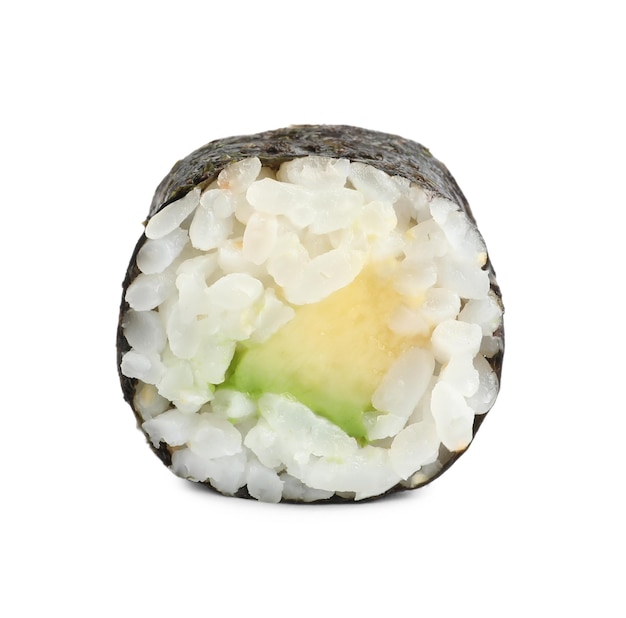 Rolo de sushi fresco delicioso com abacate isolado no branco