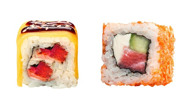 Foto rolo de sushi isolado em fundo branco