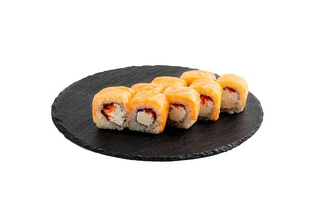 rolo tradicional japonês ou sushi isolado em fundo branco Espaço de cópia