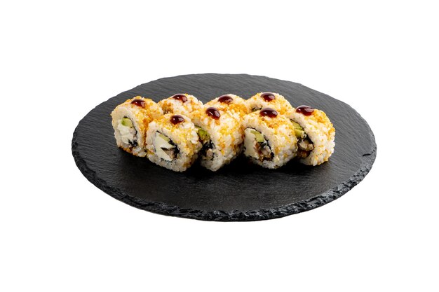 Rolo tradicional japonês ou sushi isolado em fundo branco