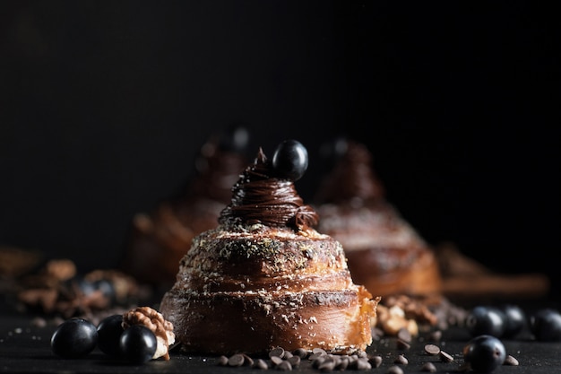 Rolos de canela caseiros doces tradicionais.