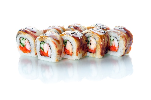 rolos de sushi culinária japonesa linda