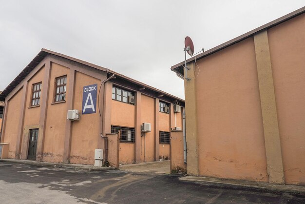 Rom, Italien, 26. November 2022 Außenfassade des Teatro 5, Federico Fellinis Lieblingsbühne. Cinecitta ist ein großes Filmstudio in Rom, das als Zentrum des italienischen Kinos gilt.