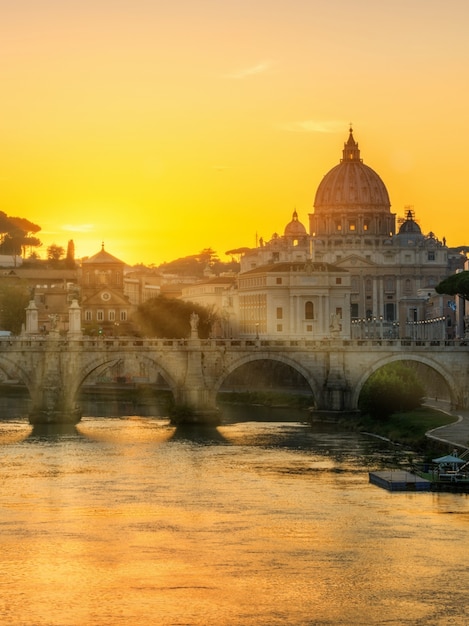 Rom, Italien mit St. Peter Basilika des Vatikans