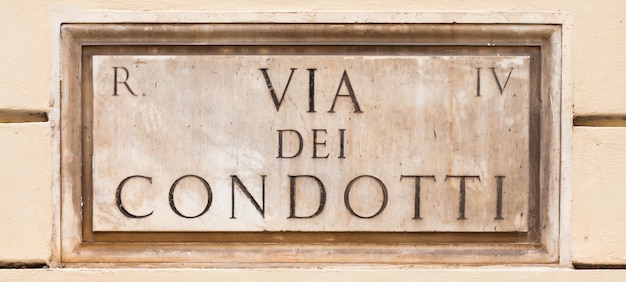 Rom Italien Straßenschild der berühmten Condotti Road Via dei Condotti Zentrum des römischen Luxus-Shoppings