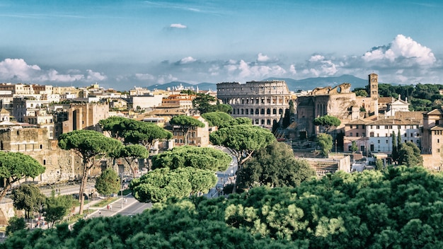 Rom Skyline mit Kolosseum und Forum Romanum, Italien