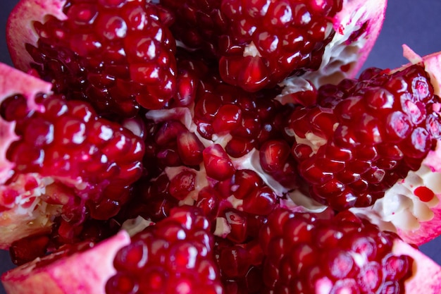 Romã closeup de frutas frescas de romã crua