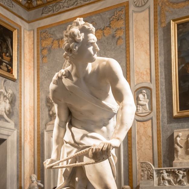 ROMA, ITÁLIA - 24 DE AGOSTO DE 2018: Obra-prima de Gian Lorenzo Bernini, David, datada de 1624