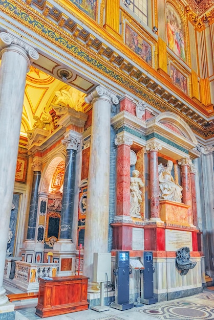 ROMA ITALIA 08 DE MAYO DE 2017 Dentro de la Basílica de Santa Maria Maggiore en Piazza di Santa Maria Maggioreis una basílica papal mayor y la iglesia católica mariana más grande de RomeItaly