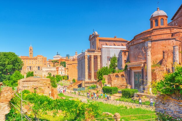 ROMA ITALIA 08 DE MAYO DE 2017 Objetos arqueológicos e históricos en Roma unidos por el nombre Foro Romano Foro Romano Templo de Rómulo Tempio del Divo Romolo