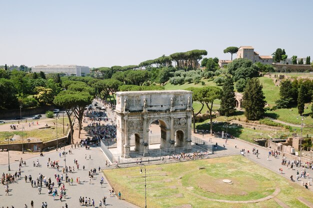 Roma, Italia - 20 de junio de 2018: Arco Triunfal de Constantino en Roma, situado entre el Coliseo y el Palatino