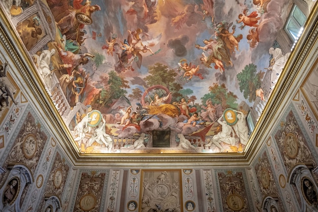 Roma, Italia - 22 de junio de 2018: Arte fresco en la Galleria Borghese de Villa Borghese