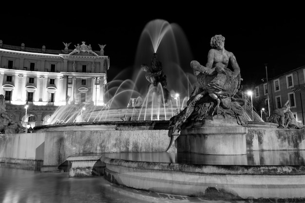 ROMA Italia 29 de agosto de 2015 Vista nocturna Piazza Esedra Roma Italia