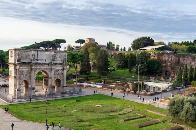 Roma Italia El Foro Romano Foro Latino Romanum Italiano Foro Romano en el espectacular amanecer Hermosa imagen representativa de ruinas antiguas