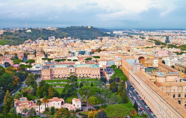 Roma panorama edifício à noite, Roma vista do telhado com arquitetura antiga na Itália