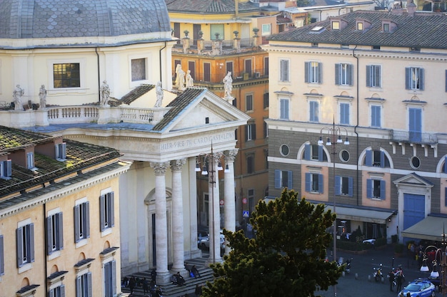 Roma Piazza del Popolo y las iglesias gemelas dedicadas a Santa María Santa María Montesanto