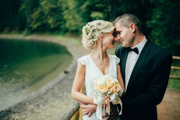 Romance pareja verano amor feliz