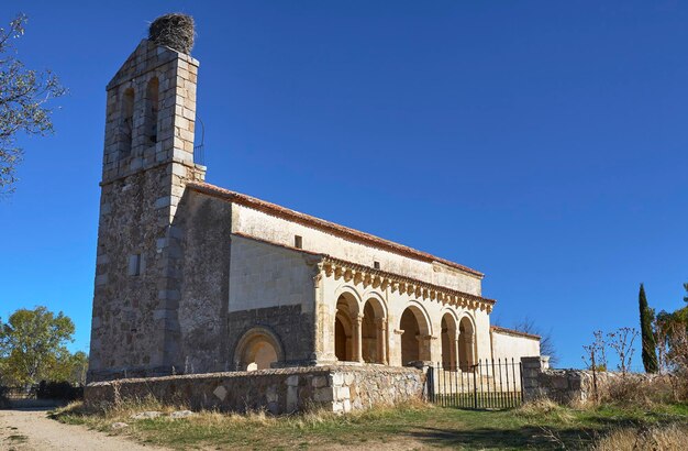 Romanische Kirche aus dem 12. Jahrhundert in der Stadt Tenzuela