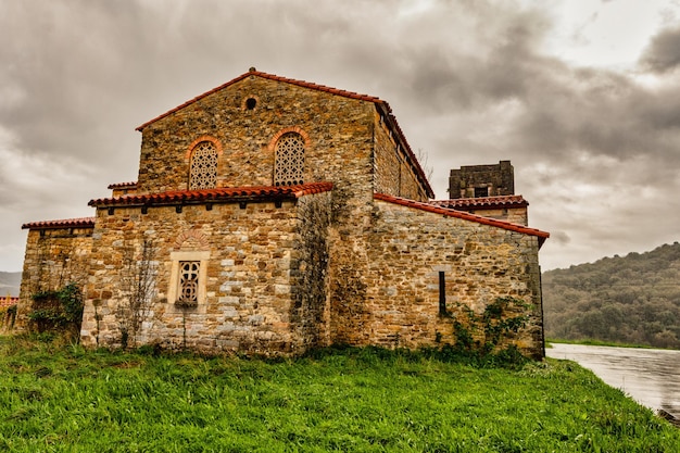 Foto romanische kirche santa maria de bendones