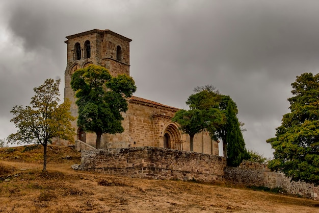 Romanische Kirche Santa Maria La Real in La Henestrosas