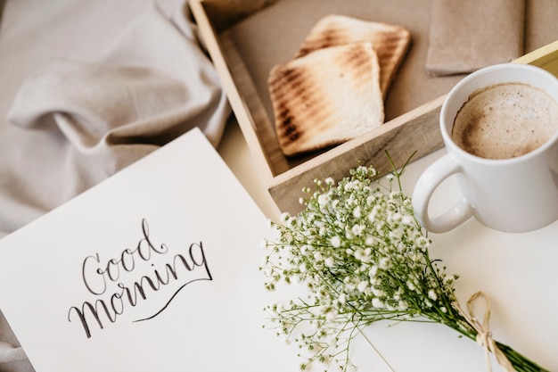 Romantisches Frühstück im Bett