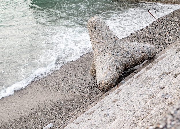 Rompeolas en la playa Aguas tranquilas Tema de gestión costera