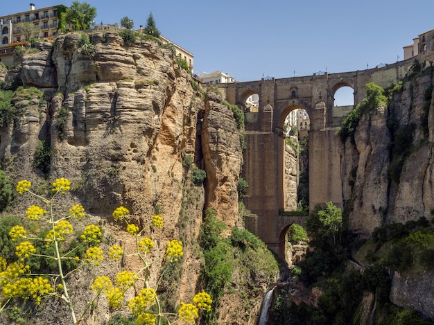 RONDA, ANDALUCIA / ESPAÑA - 8 DE MAYO: Vista del Puente Nuevo en Ronda España el 8 de mayo de 2014