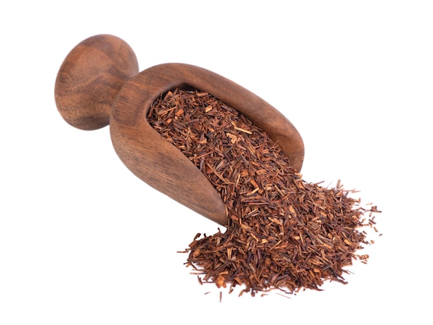 Rooibos-Tee, isoliert auf weißem Hintergrund. Gesunder traditioneller Bio-Tee. Afrika Tee.