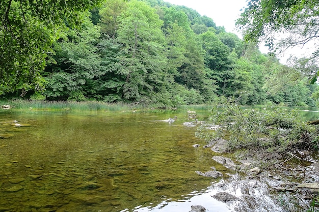 Rooster Scallop Rock im Resortpark Dante's Gorge Hot Spring Russia 2021