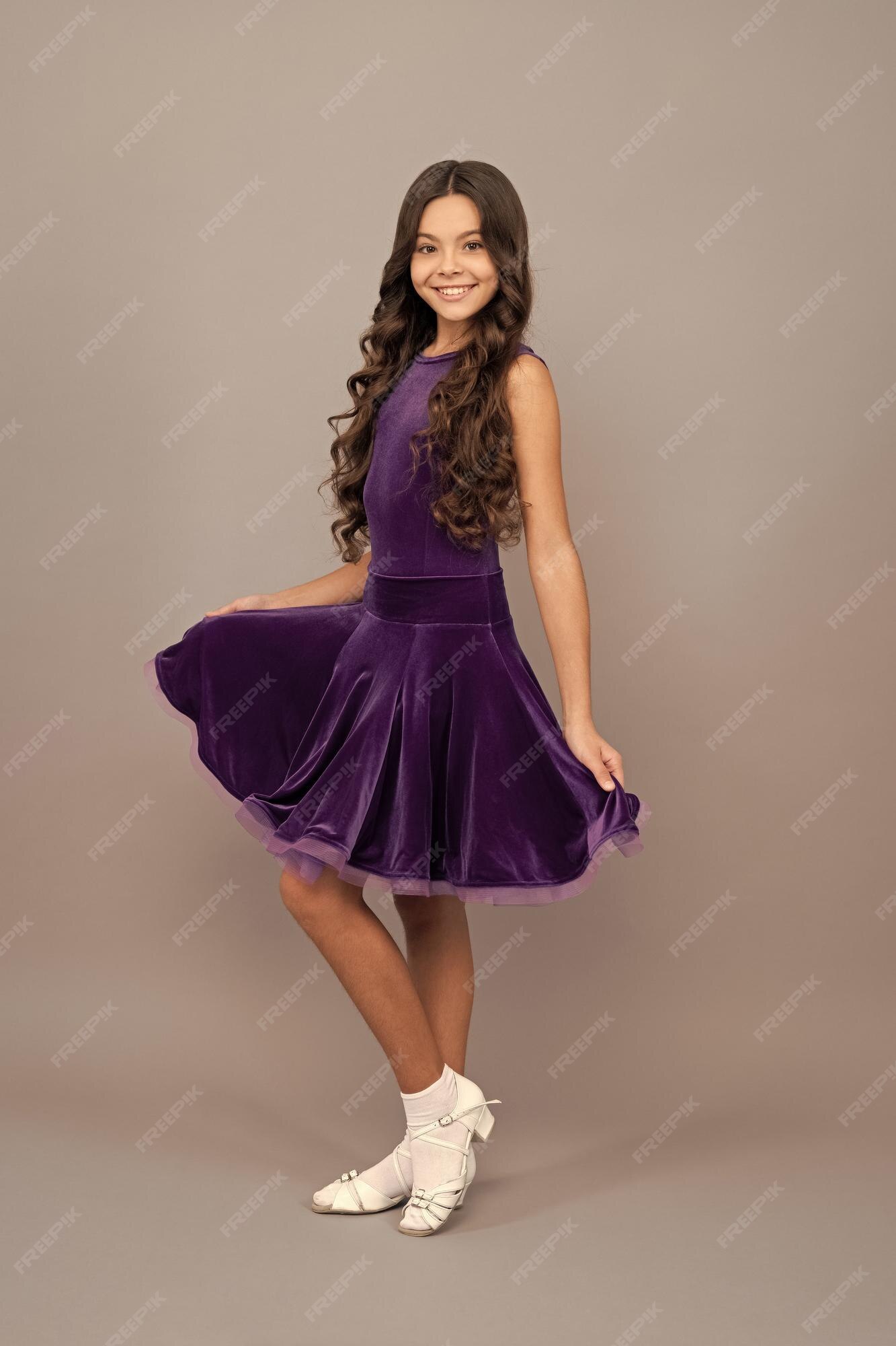 Ropa de baile infantil, ropa moda, bailarina de junior para niña adolescente feliz | Foto Premium