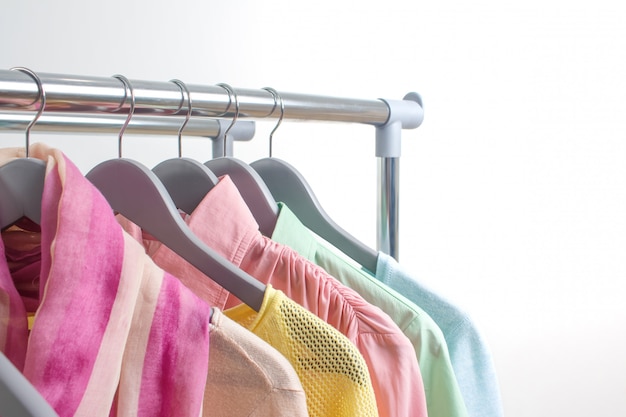 Ropa básica femenina. Traje de primavera verano.