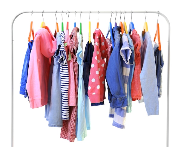 Ropa tendida en rack closeup