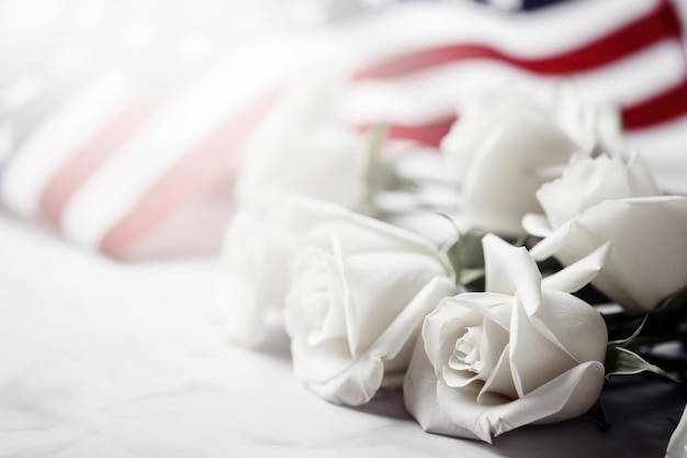 Rosa blanca y bandera en el suelo con fondo blanco Concepto de Memorial Day