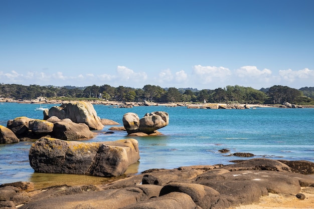 Rosa Granitküste in der Bretagne