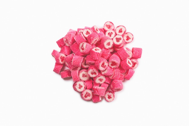 Rosa Gummibonbons. Ansicht von oben. Gelee Bonbons. Isoliert auf weißem Hintergrund.