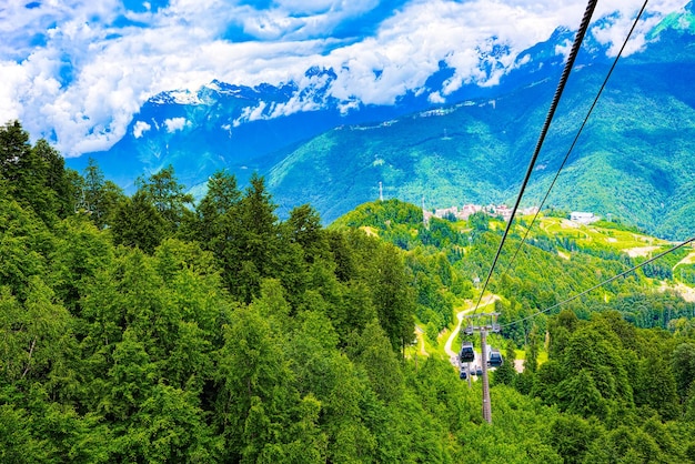 Foto rosa khutor highaltitude klastech cerca de la ciudad de sochi, capital de los juegos olímpicos de 2014