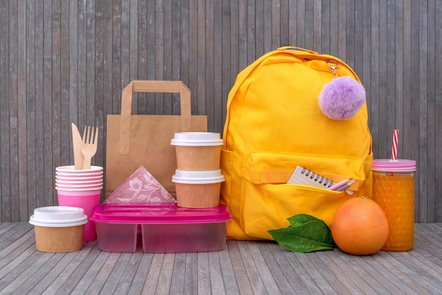 Rosa Kunststoff-Lunchbox für Schulmahlzeiten