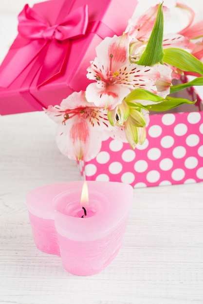 Rosa Lilly Blumen mit Geschenkbox