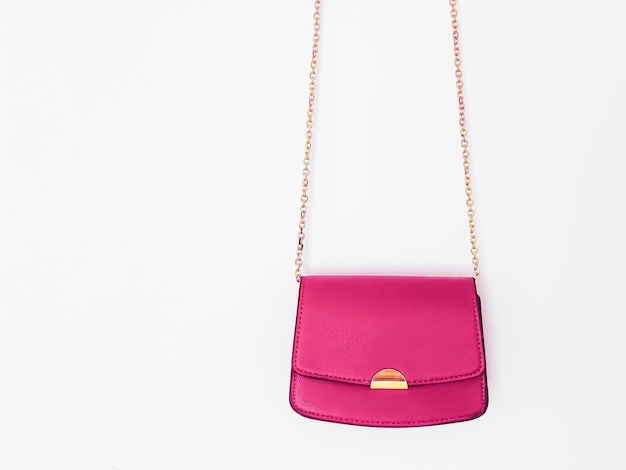 Rosa modische Ledergeldbörse mit goldenen Details als Designertasche und stilvolles Accessoire Damenmode und Handtaschenkollektion im Luxusstil