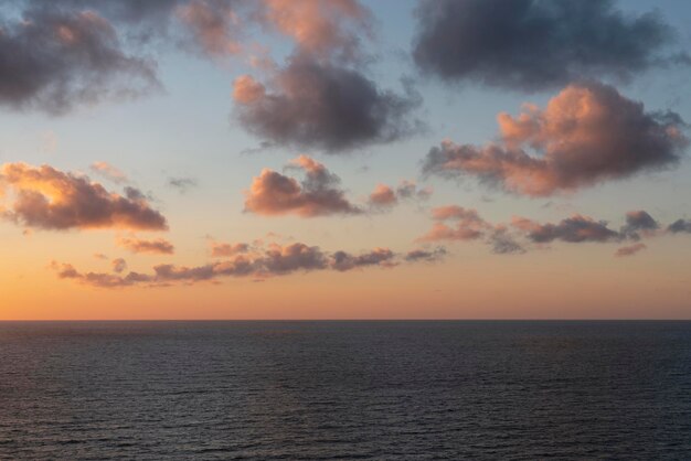 Rosa Sonnenuntergang Himmel mit Wolken über der Ostsee Svetlogorsk Kaliningrad Region Russland