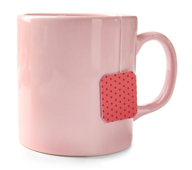 Rosa taza de té aislado sobre fondo blanco.