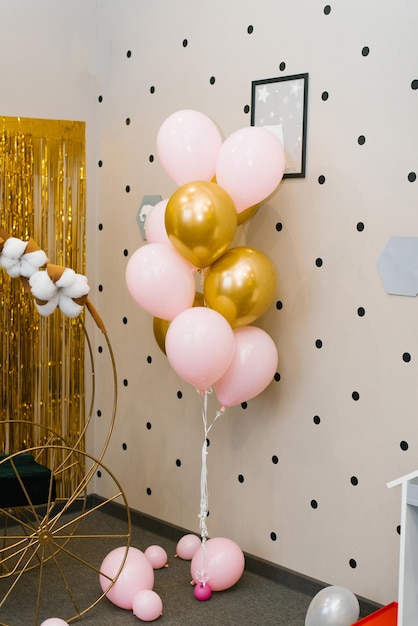 Foto rosa und goldene luftballons im design der fotozone zum kindergeburtstag