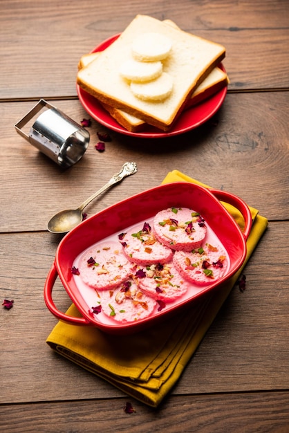 Rose Bread Rasmalai é a versão aprimorada do tradicional Ras malai usando fatias de pão