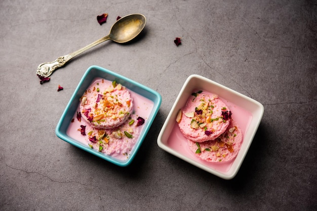 Rose Bread Rasmalai é a versão aprimorada do tradicional Ras malai usando fatias de pão