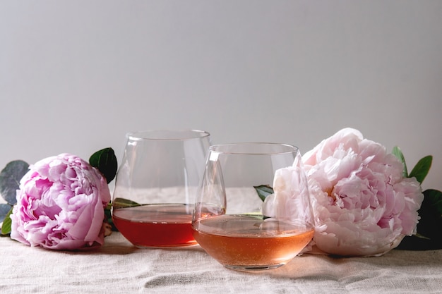 Rose vinho com flores