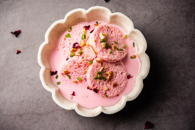 Rosenbrot Rasmalai ist die optimierte Version des traditionellen Ras Malai mit Brotscheiben